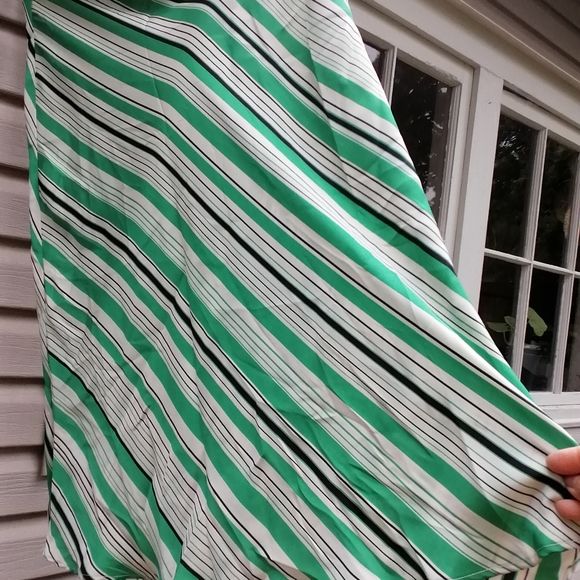 Green and White Skirt - Picture 2 of 5